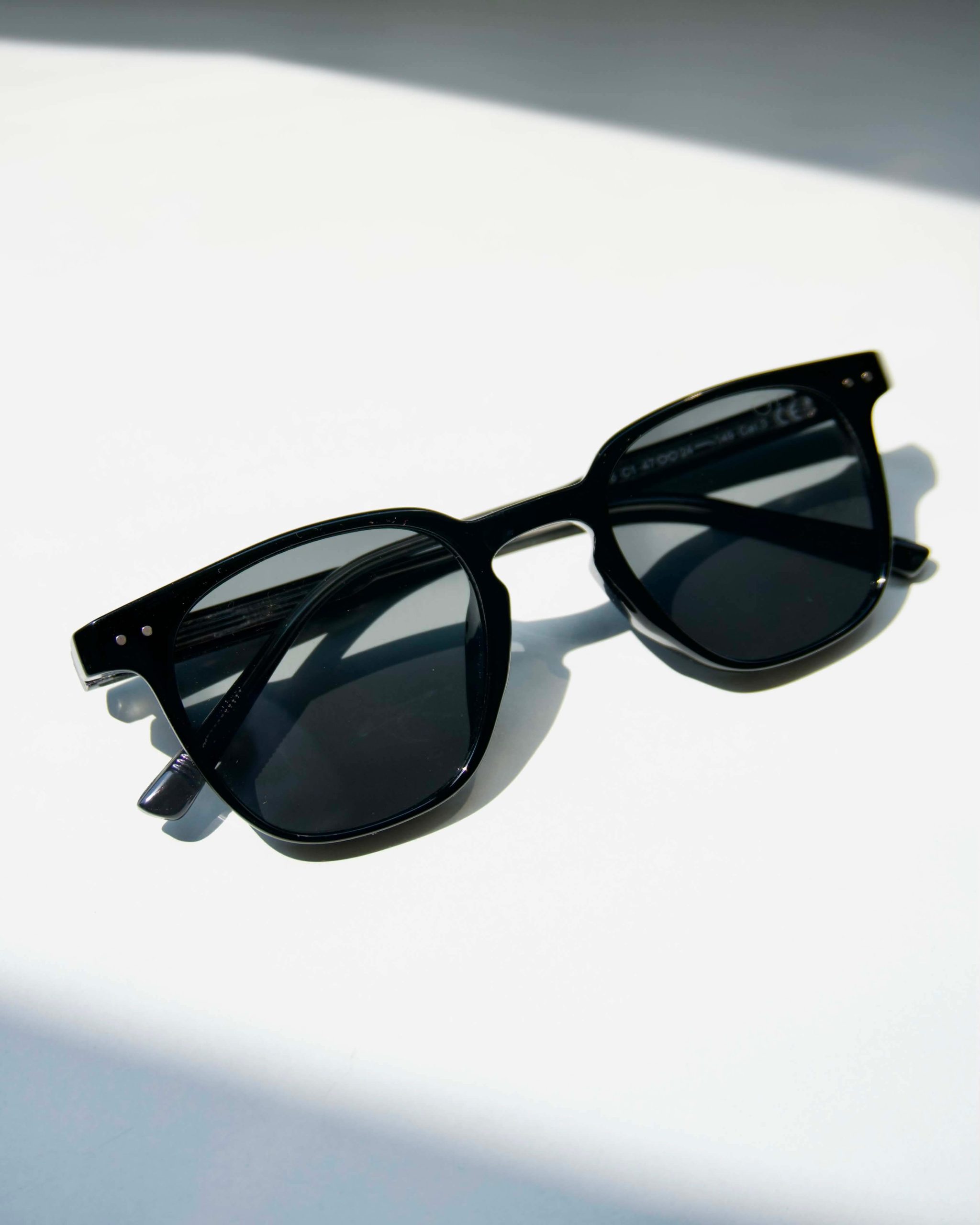 Shaded Elegance | Black